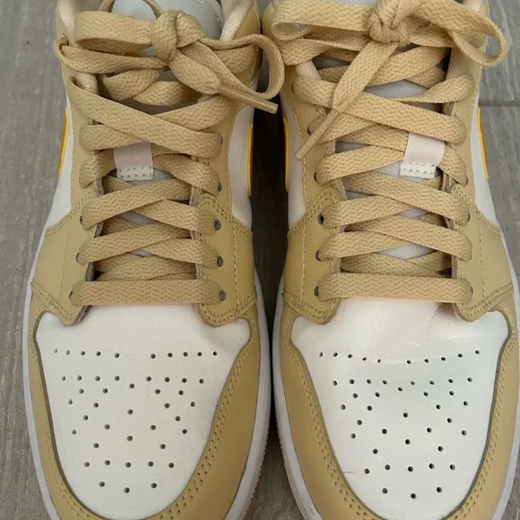 Nike Air Jordan 1 Low - Picture 6 of 7